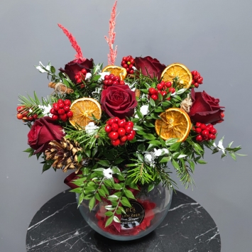 AKVARYUM DA KOKINA VE GÜL ARANJMANI