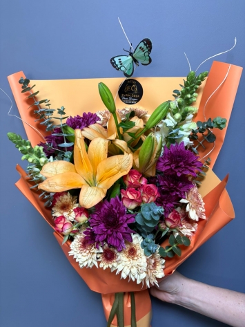 TURUNCU LİLYUM İTHAL ÇARDAK GÜLLÜ KASIMPATI BUKETİ