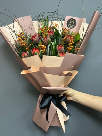 İTHAL KIRMIZI LALE BUKETİ 20 Lİ