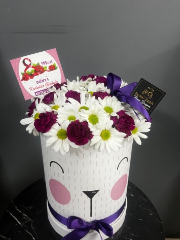 SEVİMLİ KUTUDA PAPATYA KARANFİL