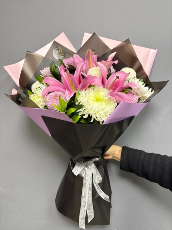 İTHAL ANASTASYA VE PEMBE KAZABLANKA BUKETİ